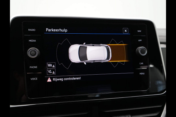 Volkswagen T-Roc 1.5 TSI 150pk DSG R-Line Private Lease 598,- pm obv 10.000km/48mnd 263