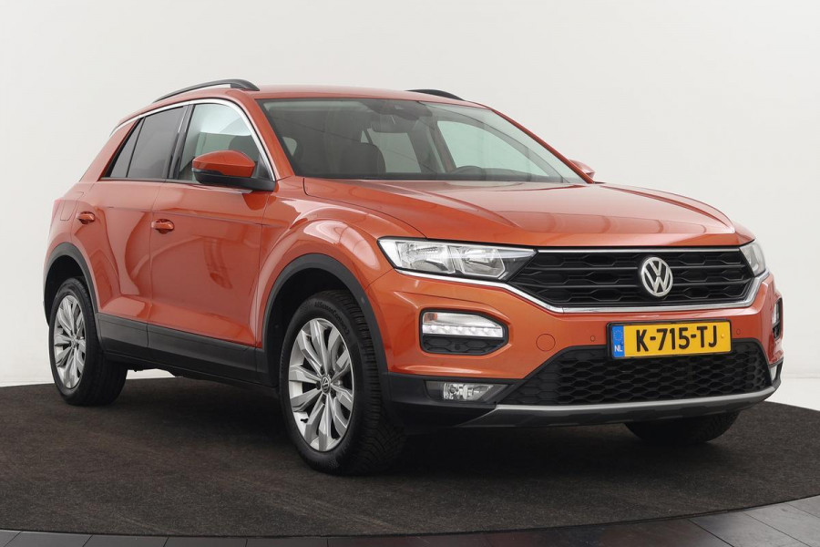 Volkswagen T-Roc 1.0 TSI Style | Carplay | Adaptive cruise | Climate control | Navigatie | PDC | Bluetooth | Getint glas