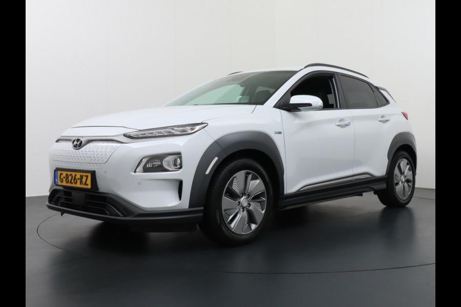 Hyundai Kona EV 64 kWh 204pk Leer Navi Camera Elektr.Stoelen+Verwarmd+Ventilatie-koeling ! Adaptive Cruise/Stop&Go Zelfsturend MultMedia Led  Heerlijke, sterke FEV , Enorm Efficient en grote accu! 444km wltp range slechts 34500 km ! nieuw 49000 euro