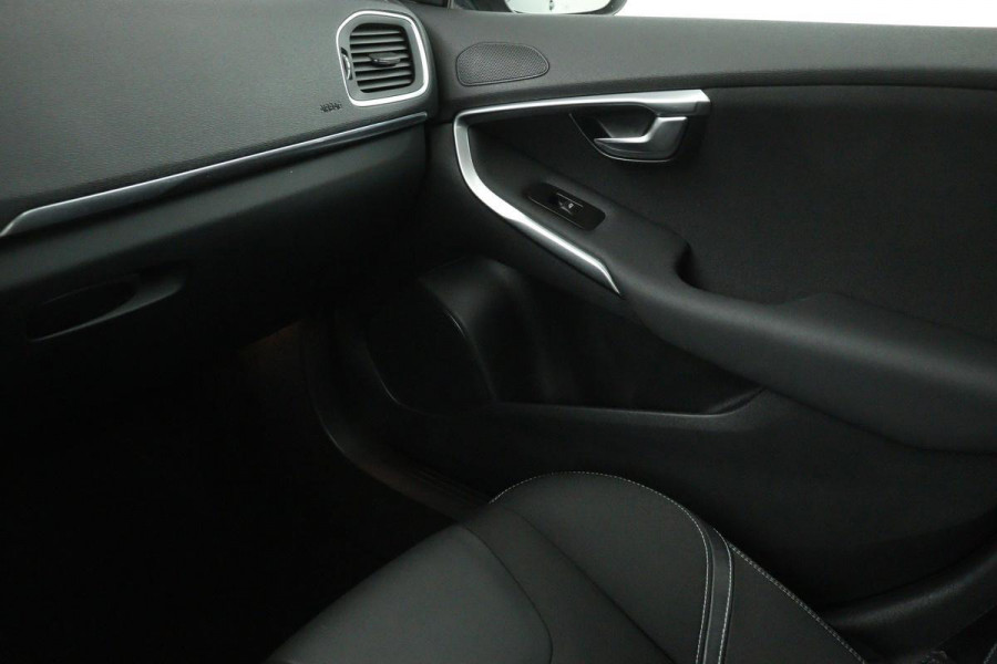 Volvo V40 2.0 D2 Nordic+ | Trekhaak | Stoelverwarming | Navigatie | Full LED | Climate control | PDC | Cruise control | Standkachel