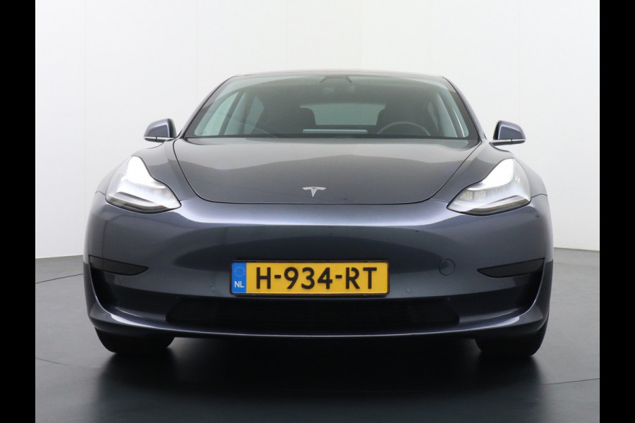 Tesla Model 3 SR+60kWh 326PK AutoPilot FSD-v.b Premium-Luidsprekers Leer PanoDak Adaptive cruise 20" Camera's Elektr.-Stuur+Stoelen+Spiegels+G Ecc Navigatiesysteem full map LED-a+v Comfortstoel(en) ACC Dual-ECC DAB Voorverwarmen interieur via App Keyless via Telefoonsleutel One-Pedal-Drive Orig. Nederlandse Auto