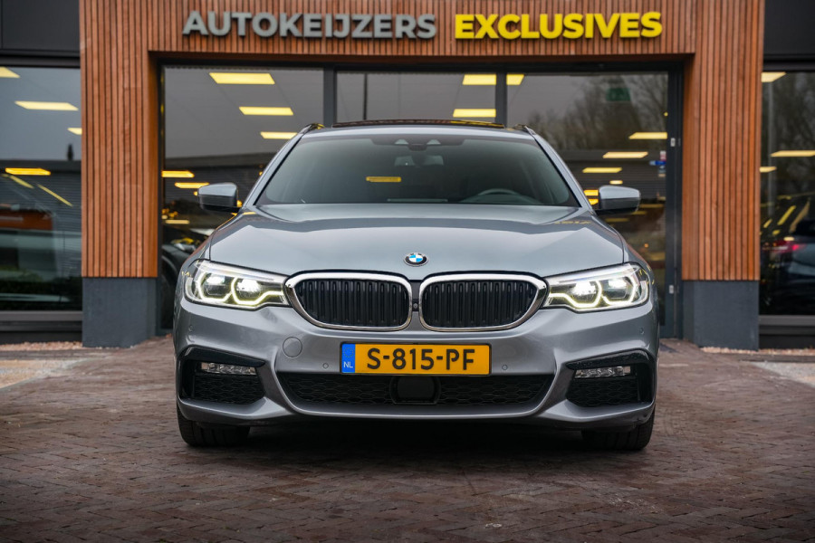 BMW 5 Serie Touring 540d xDrive High Executive M Pakket Panoramadak ACC Ambient HUD Keyless Trekhaak 19''LM