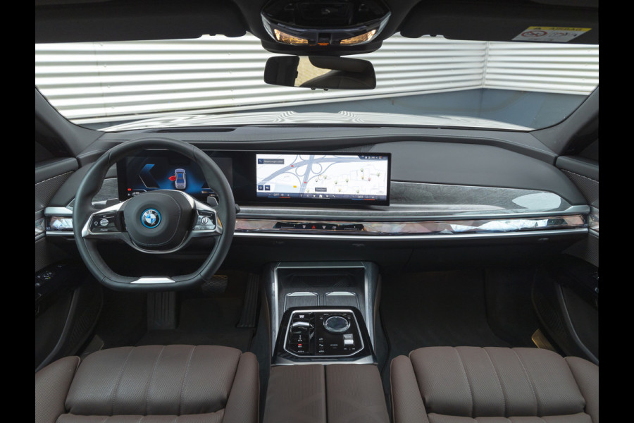 BMW 7 Serie 750e xDrive - Executive Lounge - Rear-Seat Entertainment Experience