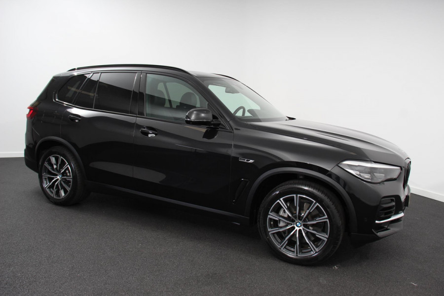 BMW X5 xDrive45e Hybrid 394pk Executive Shadow line | Leder | Schuif-Panorama dak | Navigatie | Trekhaak | Camera 360 | 20"LMV