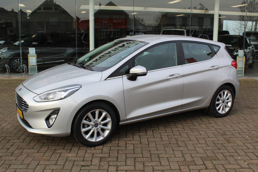 Ford Fiesta 1.0-100pk EcoBoost Titanium 5drs. Uiterst nette, luxe en zuinige Ford Fiesta. Voalautm. airco, Cruise control, Navigatie, LM wielen, Metallic lak, Parkeersensoren achter, Telefoonvoorb., Lane assist etc.