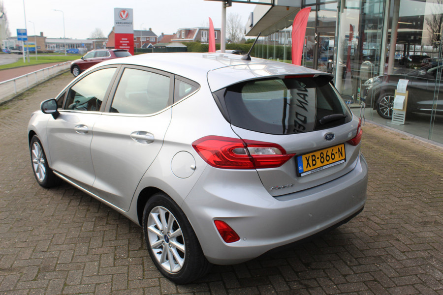Ford Fiesta 1.0-100pk EcoBoost Titanium 5drs. Uiterst nette, luxe en zuinige Ford Fiesta. Voalautm. airco, Cruise control, Navigatie, LM wielen, Metallic lak, Parkeersensoren achter, Telefoonvoorb., Lane assist etc.