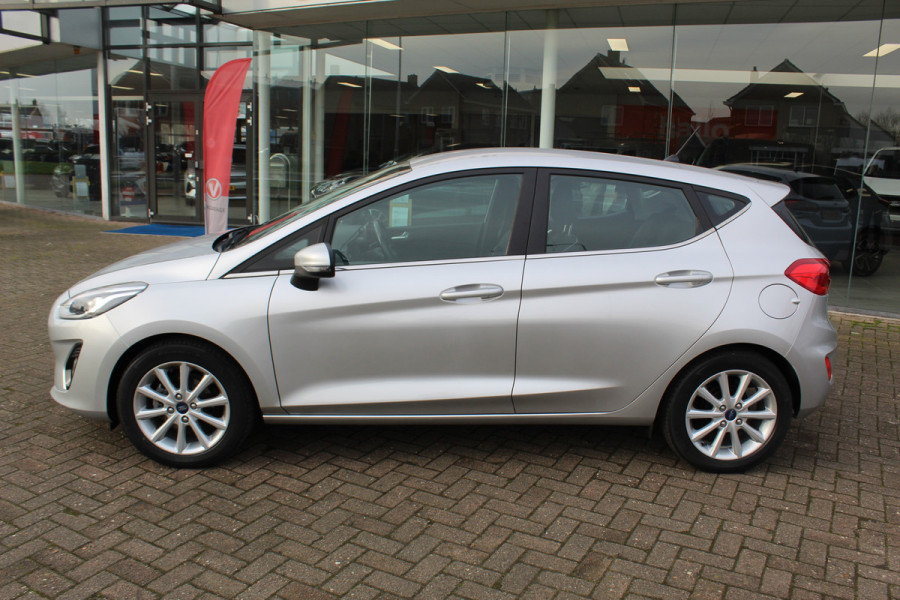 Ford Fiesta 1.0-100pk EcoBoost Titanium 5drs. Uiterst nette, luxe en zuinige Ford Fiesta. Voalautm. airco, Cruise control, Navigatie, LM wielen, Metallic lak, Parkeersensoren achter, Telefoonvoorb., Lane assist etc.