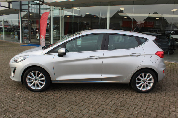 Ford Fiesta 1.0-100pk EcoBoost Titanium 5drs. Uiterst nette, luxe en zuinige Ford Fiesta. Voalautm. airco, Cruise control, Navigatie, LM wielen, Metallic lak, Parkeersensoren achter, Telefoonvoorb., Lane assist etc.