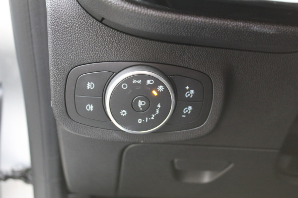 Ford Fiesta 1.0-100pk EcoBoost Titanium 5drs. Uiterst nette, luxe en zuinige Ford Fiesta. Voalautm. airco, Cruise control, Navigatie, LM wielen, Metallic lak, Parkeersensoren achter, Telefoonvoorb., Lane assist etc.
