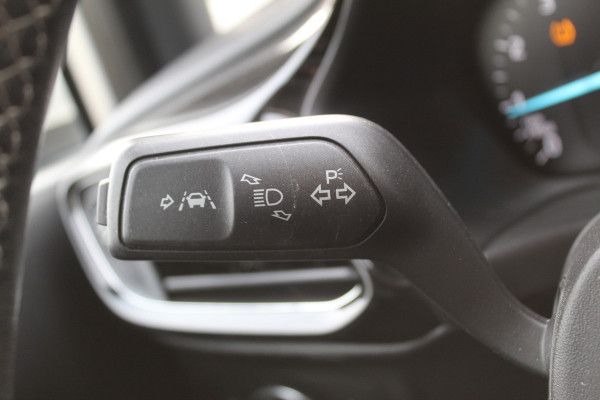 Ford Fiesta 1.0-100pk EcoBoost Titanium 5drs. Uiterst nette, luxe en zuinige Ford Fiesta. Voalautm. airco, Cruise control, Navigatie, LM wielen, Metallic lak, Parkeersensoren achter, Telefoonvoorb., Lane assist etc.