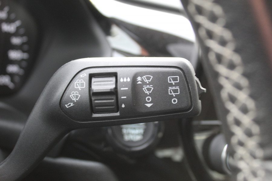 Ford Fiesta 1.0-100pk EcoBoost Titanium 5drs. Uiterst nette, luxe en zuinige Ford Fiesta. Voalautm. airco, Cruise control, Navigatie, LM wielen, Metallic lak, Parkeersensoren achter, Telefoonvoorb., Lane assist etc.