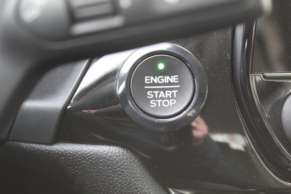 Ford Fiesta 1.0-100pk EcoBoost Titanium 5drs. Uiterst nette, luxe en zuinige Ford Fiesta. Voalautm. airco, Cruise control, Navigatie, LM wielen, Metallic lak, Parkeersensoren achter, Telefoonvoorb., Lane assist etc.