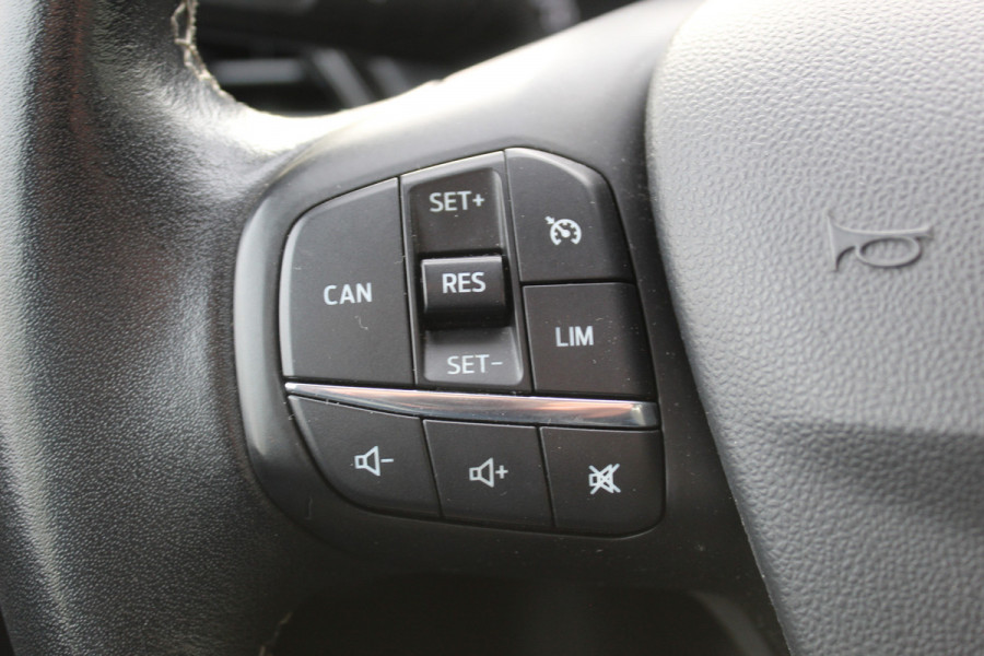 Ford Fiesta 1.0-100pk EcoBoost Titanium 5drs. Uiterst nette, luxe en zuinige Ford Fiesta. Voalautm. airco, Cruise control, Navigatie, LM wielen, Metallic lak, Parkeersensoren achter, Telefoonvoorb., Lane assist etc.