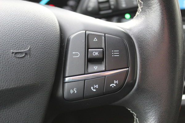 Ford Fiesta 1.0-100pk EcoBoost Titanium 5drs. Uiterst nette, luxe en zuinige Ford Fiesta. Voalautm. airco, Cruise control, Navigatie, LM wielen, Metallic lak, Parkeersensoren achter, Telefoonvoorb., Lane assist etc.