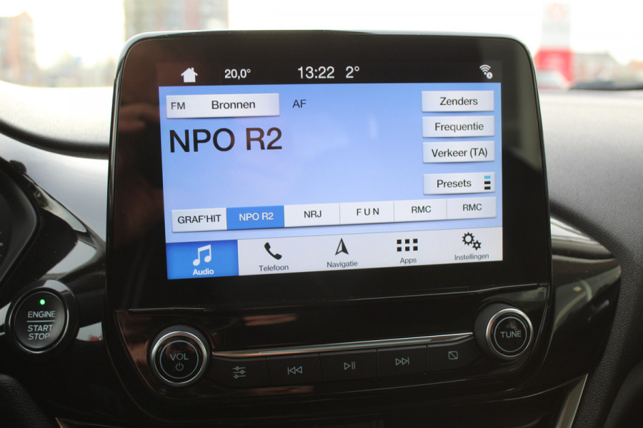 Ford Fiesta 1.0-100pk EcoBoost Titanium 5drs. Uiterst nette, luxe en zuinige Ford Fiesta. Voalautm. airco, Cruise control, Navigatie, LM wielen, Metallic lak, Parkeersensoren achter, Telefoonvoorb., Lane assist etc.