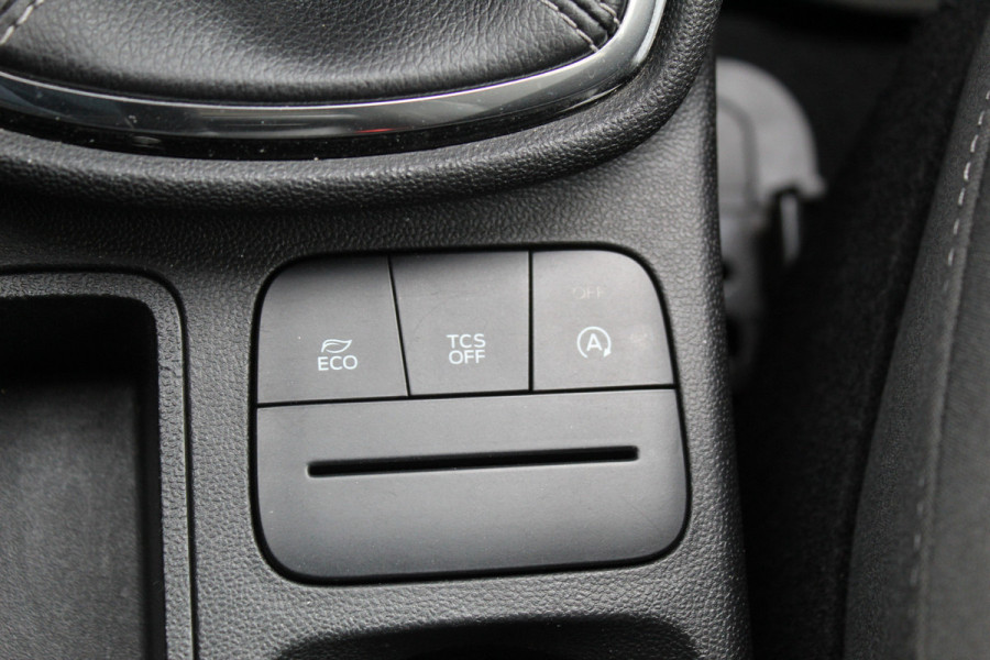 Ford Fiesta 1.0-100pk EcoBoost Titanium 5drs. Uiterst nette, luxe en zuinige Ford Fiesta. Voalautm. airco, Cruise control, Navigatie, LM wielen, Metallic lak, Parkeersensoren achter, Telefoonvoorb., Lane assist etc.