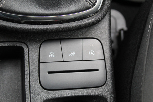 Ford Fiesta 1.0-100pk EcoBoost Titanium 5drs. Uiterst nette, luxe en zuinige Ford Fiesta. Voalautm. airco, Cruise control, Navigatie, LM wielen, Metallic lak, Parkeersensoren achter, Telefoonvoorb., Lane assist etc.