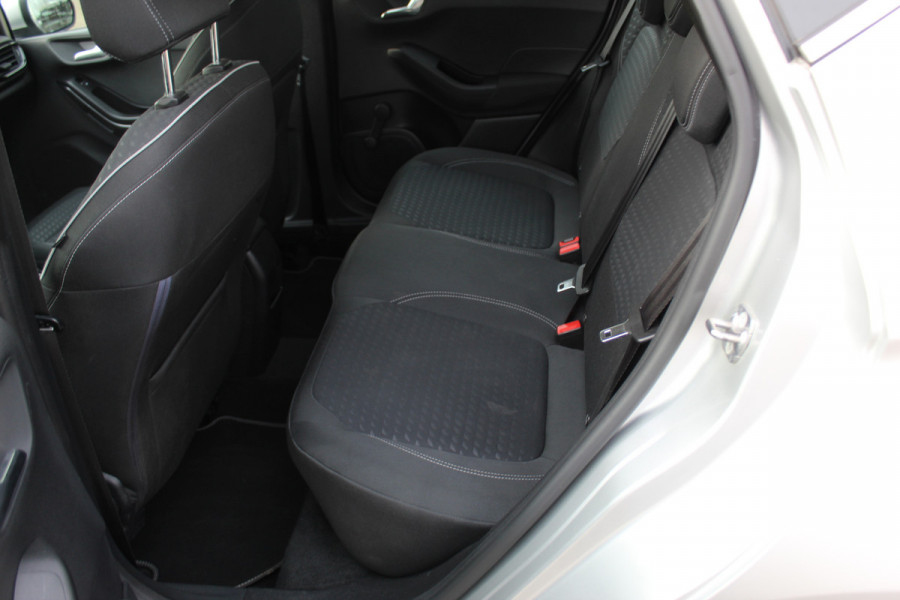 Ford Fiesta 1.0-100pk EcoBoost Titanium 5drs. Uiterst nette, luxe en zuinige Ford Fiesta. Voalautm. airco, Cruise control, Navigatie, LM wielen, Metallic lak, Parkeersensoren achter, Telefoonvoorb., Lane assist etc.