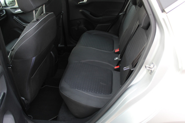 Ford Fiesta 1.0-100pk EcoBoost Titanium 5drs. Uiterst nette, luxe en zuinige Ford Fiesta. Voalautm. airco, Cruise control, Navigatie, LM wielen, Metallic lak, Parkeersensoren achter, Telefoonvoorb., Lane assist etc.