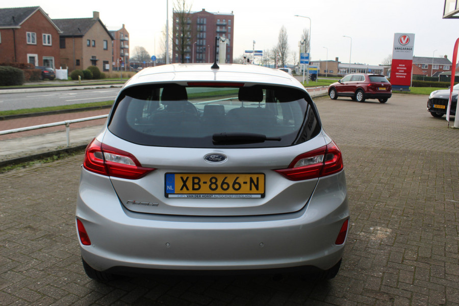 Ford Fiesta 1.0-100pk EcoBoost Titanium 5drs. Uiterst nette, luxe en zuinige Ford Fiesta. Voalautm. airco, Cruise control, Navigatie, LM wielen, Metallic lak, Parkeersensoren achter, Telefoonvoorb., Lane assist etc.