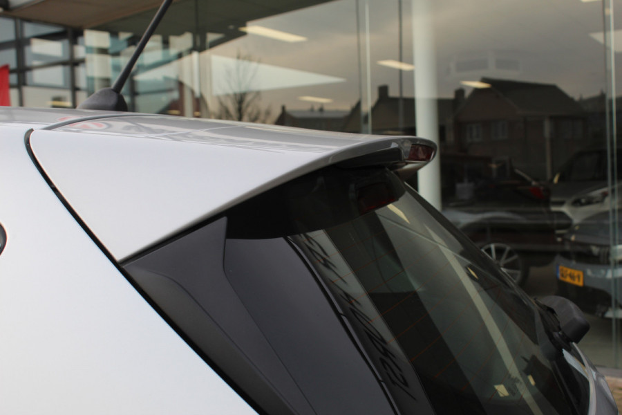 Ford Fiesta 1.0-100pk EcoBoost Titanium 5drs. Uiterst nette, luxe en zuinige Ford Fiesta. Voalautm. airco, Cruise control, Navigatie, LM wielen, Metallic lak, Parkeersensoren achter, Telefoonvoorb., Lane assist etc.