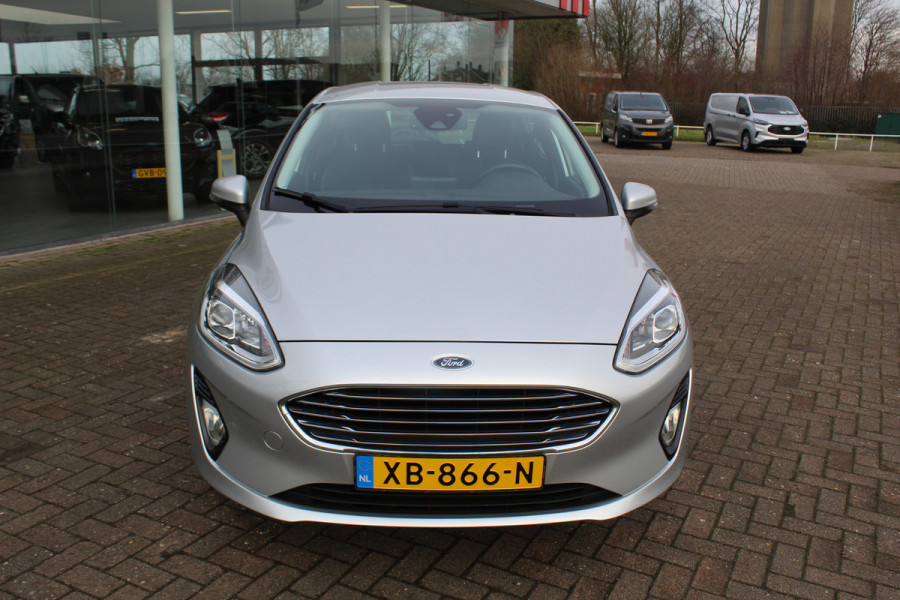 Ford Fiesta 1.0-100pk EcoBoost Titanium 5drs. Uiterst nette, luxe en zuinige Ford Fiesta. Voalautm. airco, Cruise control, Navigatie, LM wielen, Metallic lak, Parkeersensoren achter, Telefoonvoorb., Lane assist etc.