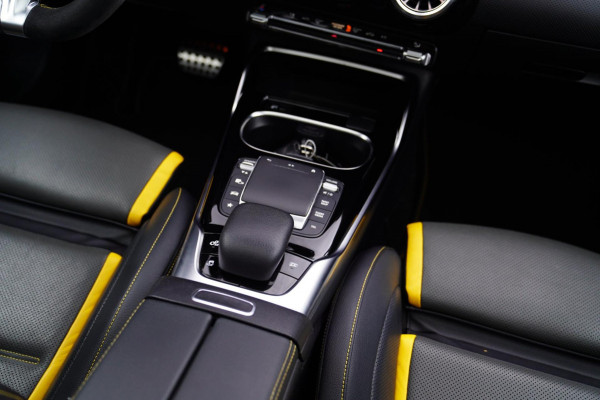 Mercedes-Benz A-Klasse AMG 45 S 4MATIC+ Edition 1 Yellow Edition | Burmester | Panorama | Kuipstoelen | Eventuri Carbon Air intake