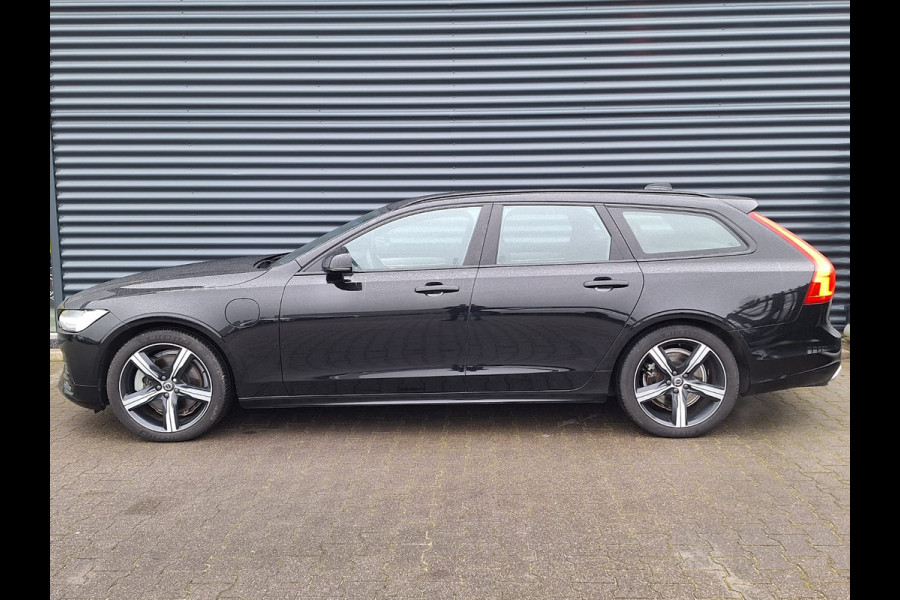 Volvo V90 T8 AWD R-Design Plug In Hybrid PHEV | Trekhaak af Fabriek | Adaptive Cruise | Harman Kardon | Keyless | Alcantara Sportstoelen Memory | Pilot Assist | Camera | DAB |