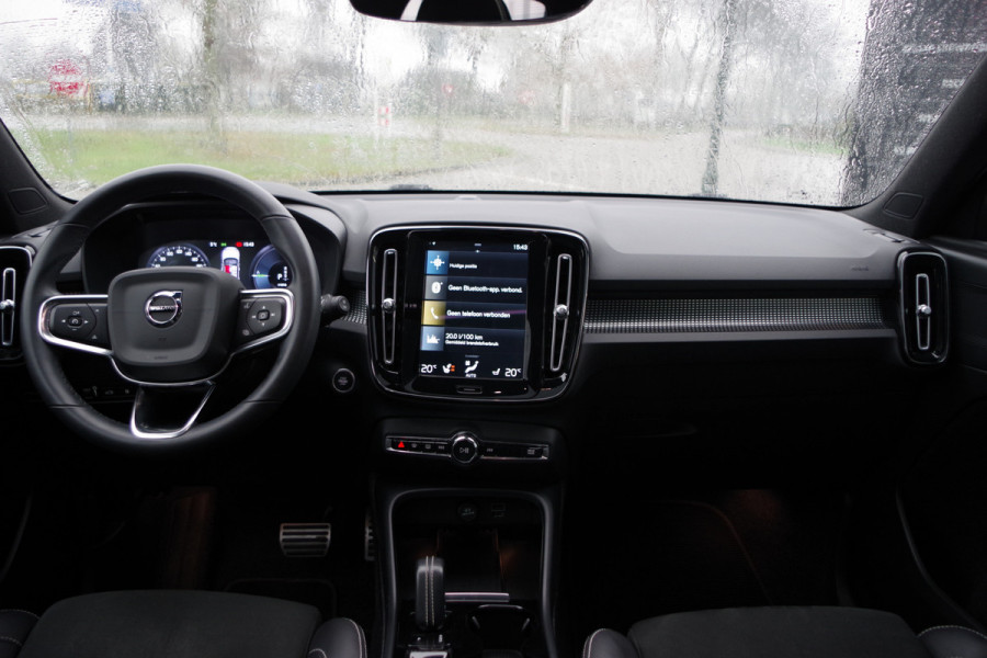 Volvo XC40 1.5 T4 211 PK Recharge R-Design PHEV, Panoramadak, Stoel- & Stuurverwarming, Navigatie