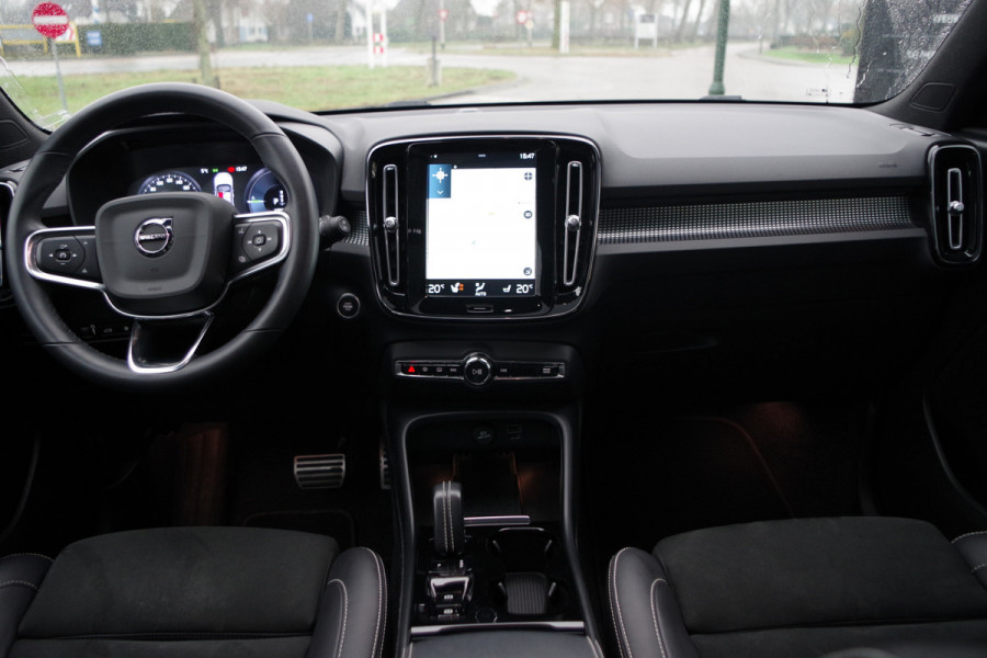 Volvo XC40 1.5 T4 211 PK Recharge R-Design PHEV, Panoramadak, Stoel- & Stuurverwarming, Navigatie