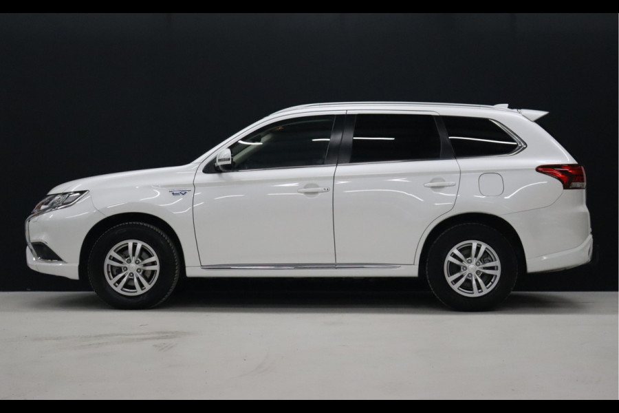 Mitsubishi Outlander 2.4 PHEV Pure [CAMERA, TREKHAAK, KEYLESS, STOELVERWARMING, CLIMATE, BLUETOOTH, NIEUWSTAAT]