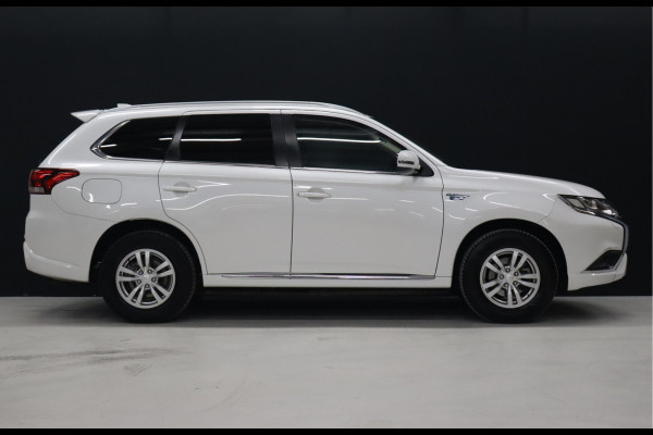 Mitsubishi Outlander 2.4 PHEV Pure [CAMERA, TREKHAAK, KEYLESS, STOELVERWARMING, CLIMATE, BLUETOOTH, NIEUWSTAAT]