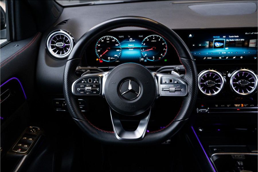 Mercedes-Benz GLA GLA200 AMG Line - Panorama | Carbon | Carplay | Sfeerverlichting