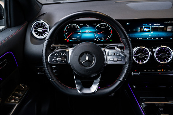 Mercedes-Benz GLA GLA200 AMG Line - Panorama | Carbon | Carplay | Sfeerverlichting