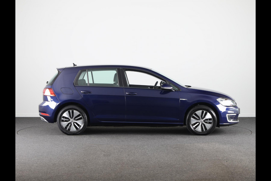 Volkswagen e-Golf E-DITION 136 pk | Navigatie | Warmtepomp | Parkeersensoren | Adaptieve cruise control | Autom. airco |