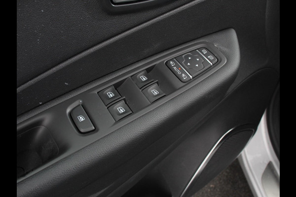Renault Captur 0.9 TCe Limited Navigatie Airco Lichtmetalen Velgen Cruise Control Parkeer Sensoren Trekhaak