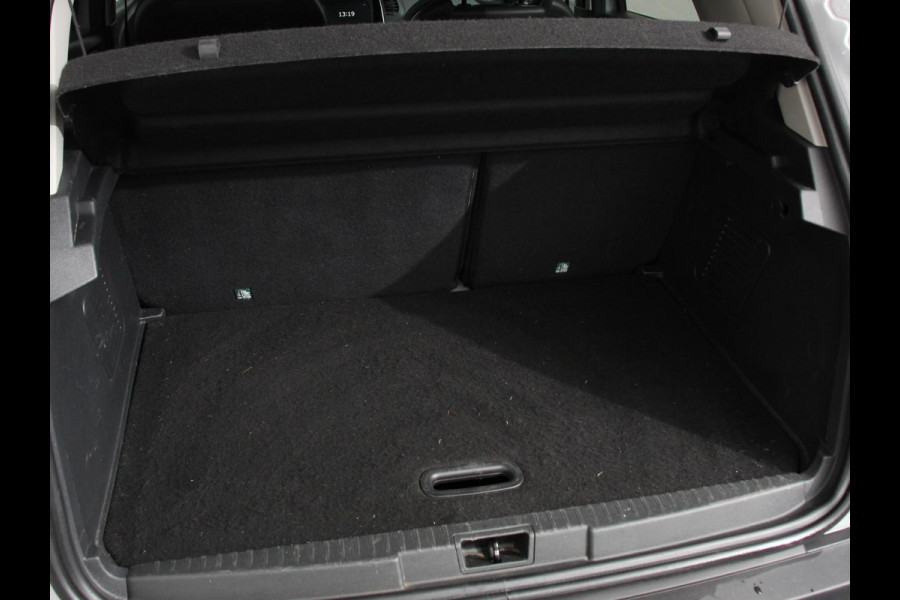 Renault Captur 0.9 TCe Limited Navigatie Airco Lichtmetalen Velgen Cruise Control Parkeer Sensoren Trekhaak