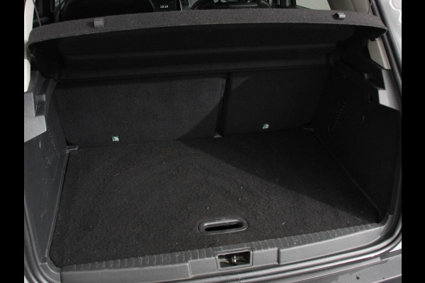 Renault Captur 0.9 TCe Limited Navigatie Airco Lichtmetalen Velgen Cruise Control Parkeer Sensoren Trekhaak