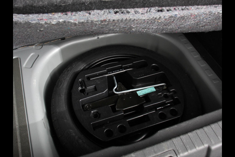 Renault Captur 0.9 TCe Limited Navigatie Airco Lichtmetalen Velgen Cruise Control Parkeer Sensoren Trekhaak