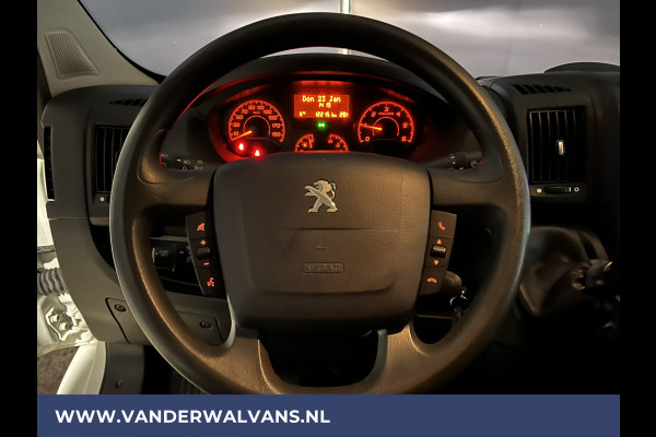 Peugeot Boxer 2.2 BlueHDi 120pk L1H1 Euro6 Airco | Camera | Navigatie | Trekhaak | Cruisecontrol Parkeersensoren, Bijrijdersbank