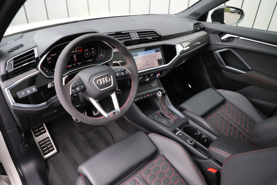 Audi RS Q3 Sportback 2.5 TFSI | Pano | RS-Stoelen | B&O | Carbon | Sfeerverlichting | Keyles | ACC | Matrix-led | 2021.