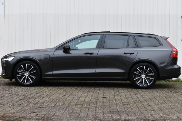 Volvo V60 T6 Plug-in hybrid AWD Plus Dark | 360° Camera | Schuif/kantel Dak | Trekhaak | Dodehoekdetectie