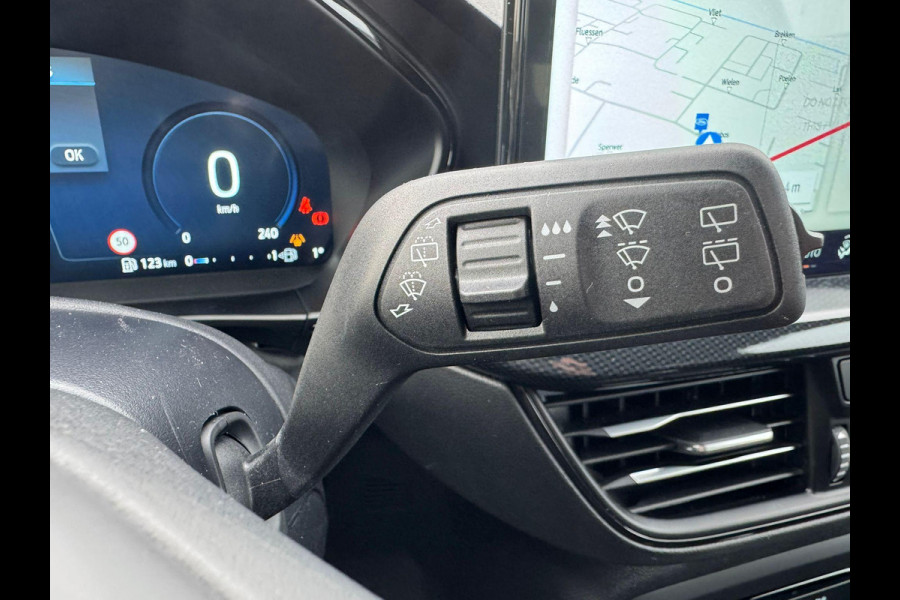 Ford Focus 1.0 EcoBoost Hybrid ST Line Wagon 155pk Automaat | Winter Pack | Chrome Blue | 12.3 inch personaliseerbare Digital Cockpit | Achteruitrijcamera | Draadloos opladen mobiele telefoon | Ford Keyless Entry