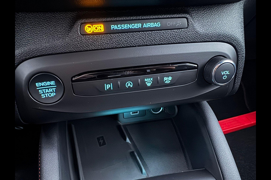 Ford Focus 1.0 EcoBoost Hybrid ST Line Wagon 155pk Automaat | Winter Pack | Chrome Blue | 12.3 inch personaliseerbare Digital Cockpit | Achteruitrijcamera | Draadloos opladen mobiele telefoon | Ford Keyless Entry
