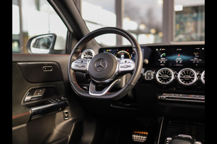 Mercedes-Benz GLA AMG 35 4MATIC | Trekhaak |  Camera | Pano | Sfeerverlichting | Stoelverw.