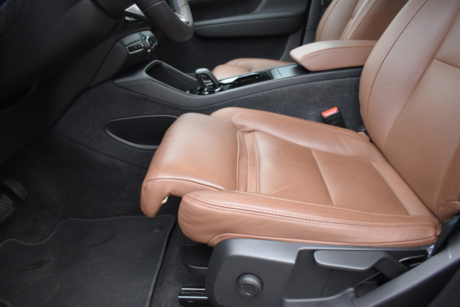 Volvo XC40 Recharge Core 70 kWh | Trekhaak | Interieur voorverwarming/(koeling) | Stoelverwarming- Stuurverwarming | Camera