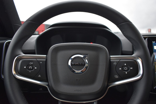 Volvo XC40 Recharge Core 70 kWh | Trekhaak | Interieur voorverwarming/(koeling) | Stoelverwarming- Stuurverwarming | Camera