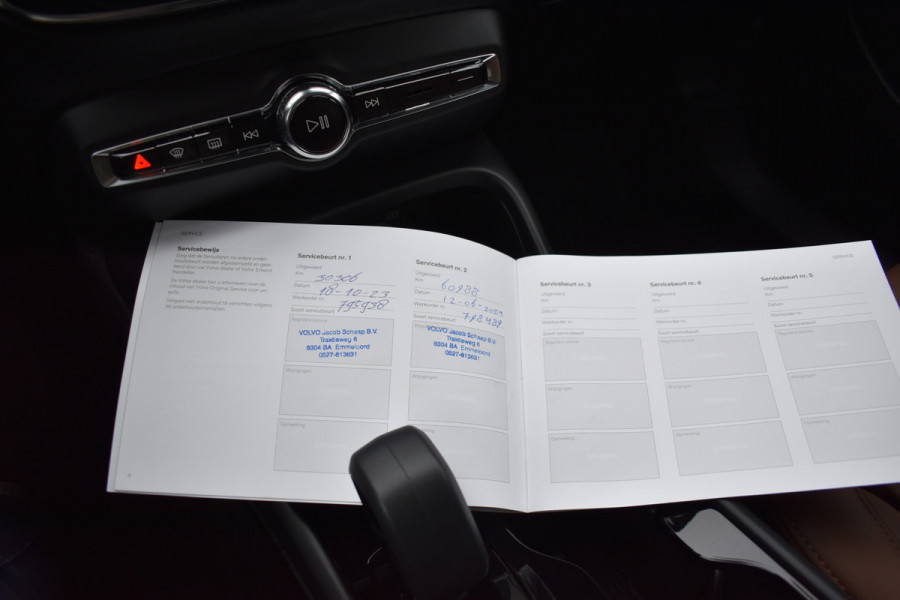 Volvo XC40 Recharge Core 70 kWh | Trekhaak | Interieur voorverwarming/(koeling) | Stoelverwarming- Stuurverwarming | Camera