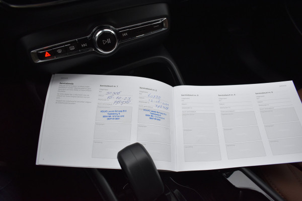 Volvo XC40 Recharge Core 70 kWh | Trekhaak | Interieur voorverwarming/(koeling) | Stoelverwarming- Stuurverwarming | Camera