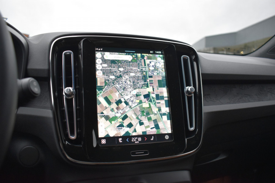 Volvo XC40 Recharge Core 70 kWh | Trekhaak | Interieur voorverwarming/(koeling) | Stoelverwarming- Stuurverwarming | Camera
